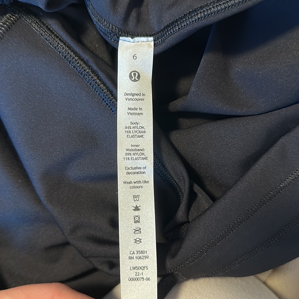 Lululemon HR tight 28” - Picture 7 of 7